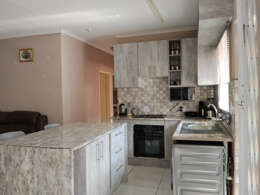 To Let 4 Bedroom Property for Rent in Geelhoutpark North West